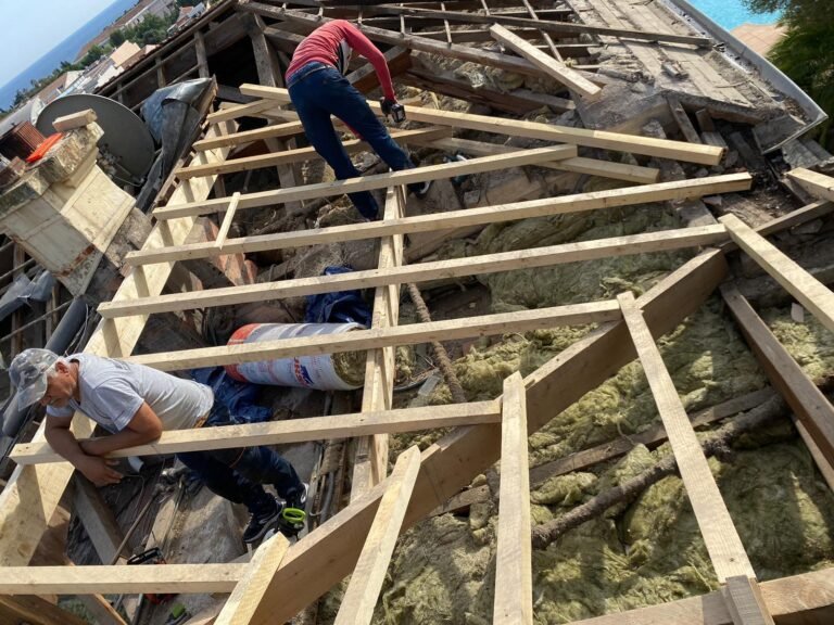 Travaux de charpente – Couvreur Contes