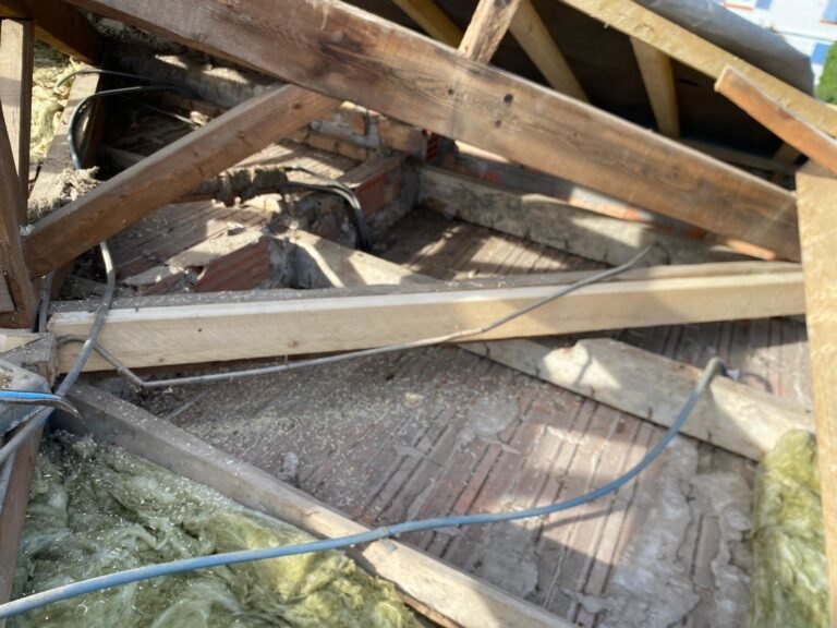 Travaux de charpente – Couvreur Contes