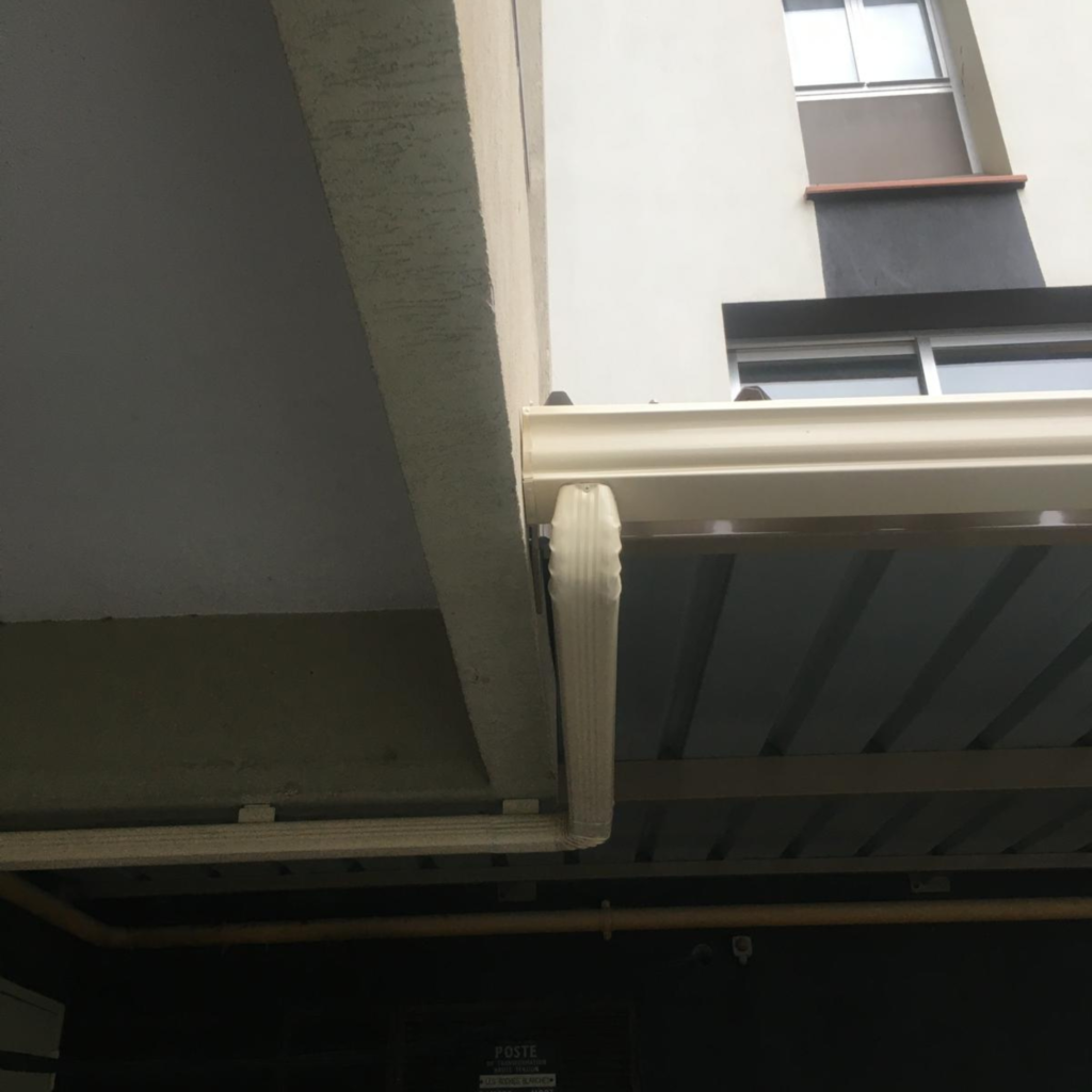 Zinguerie, gouttières et faîtage – Couvreur Contes